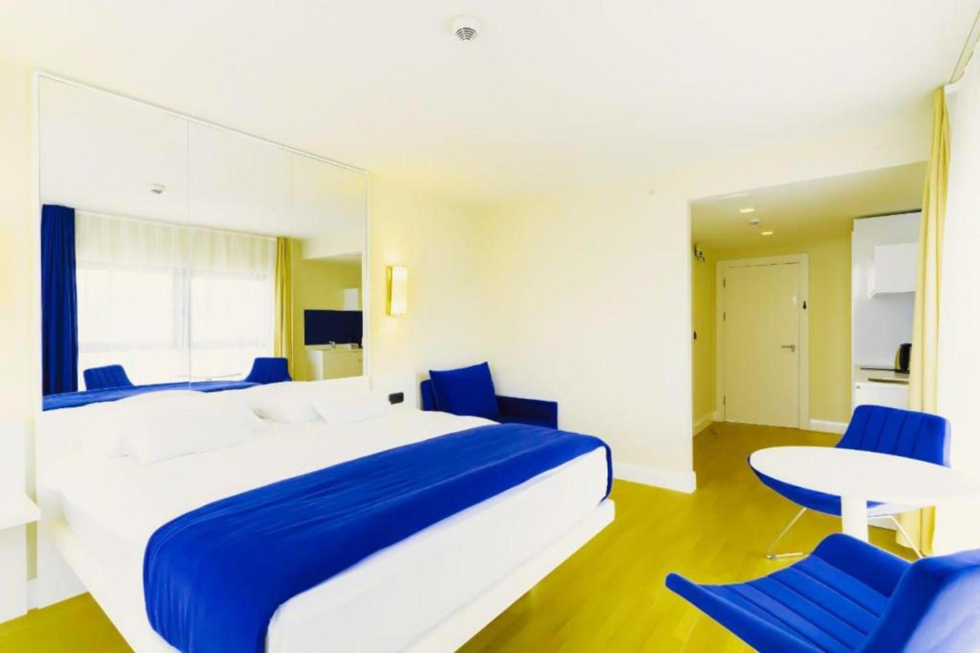 Delux Sea View Aparthotel In Orbi City Batumi Eksteriør billede
