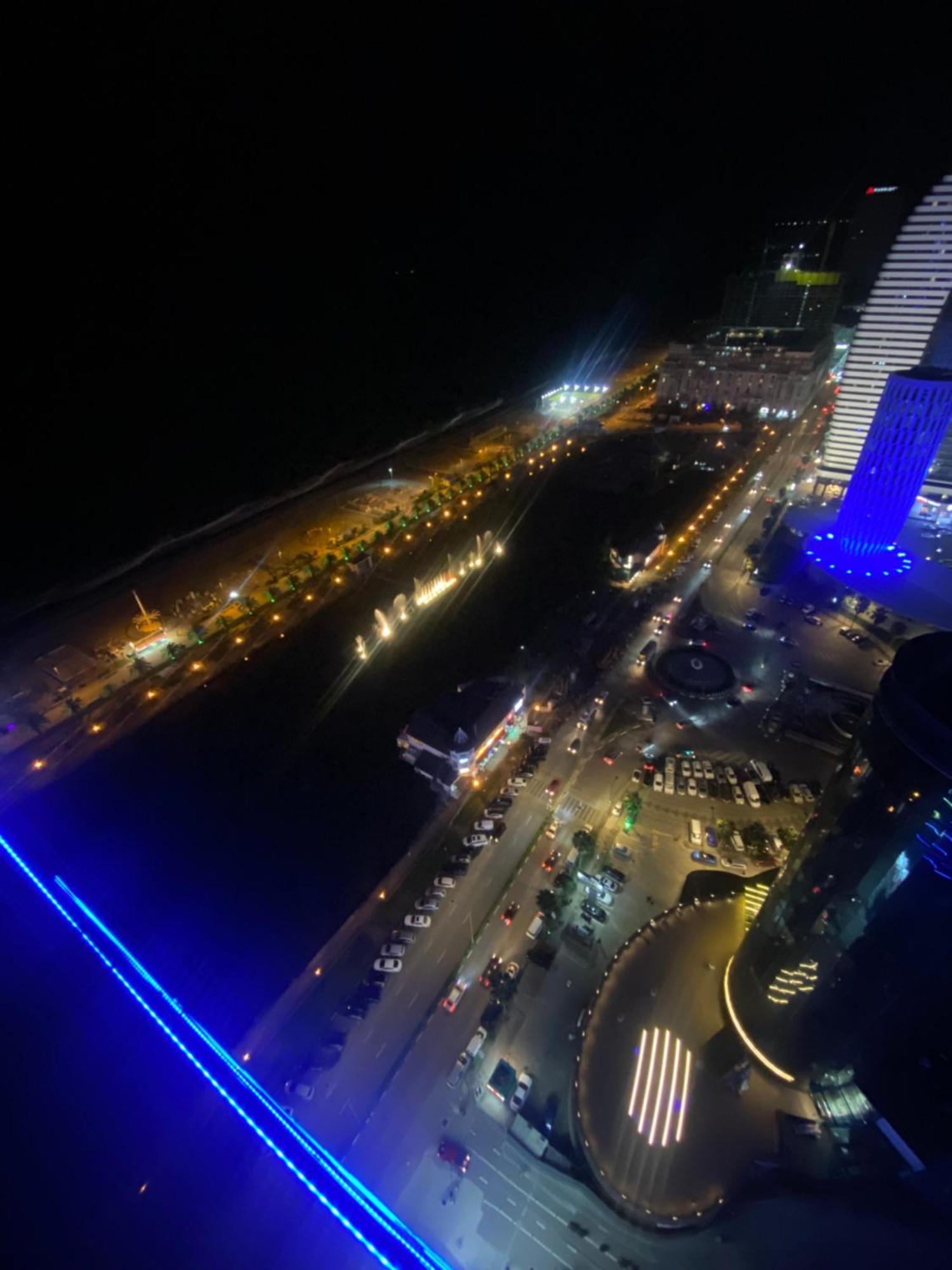 Delux Sea View Aparthotel In Orbi City Batumi Eksteriør billede