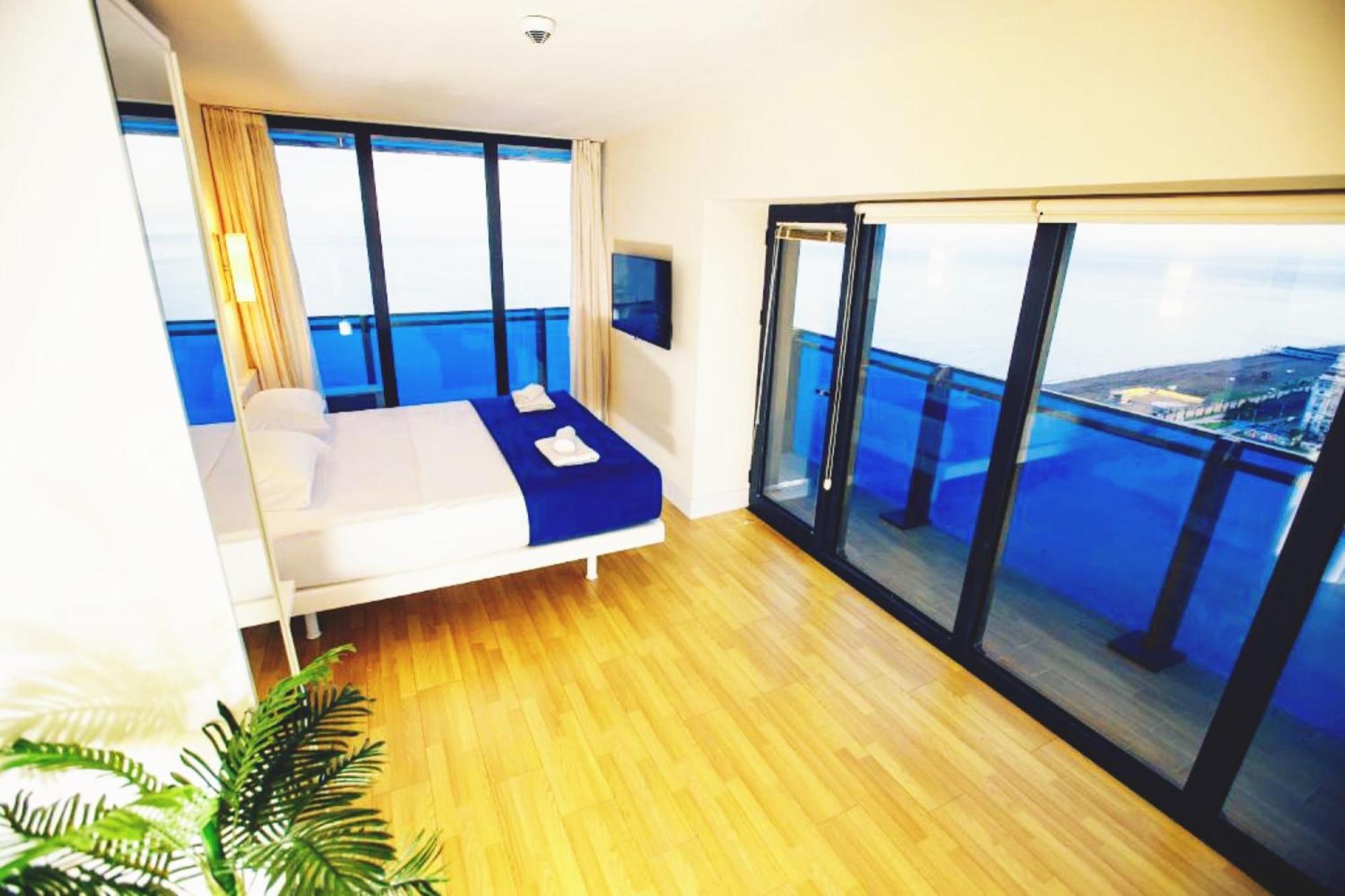 Delux Sea View Aparthotel In Orbi City Batumi Eksteriør billede
