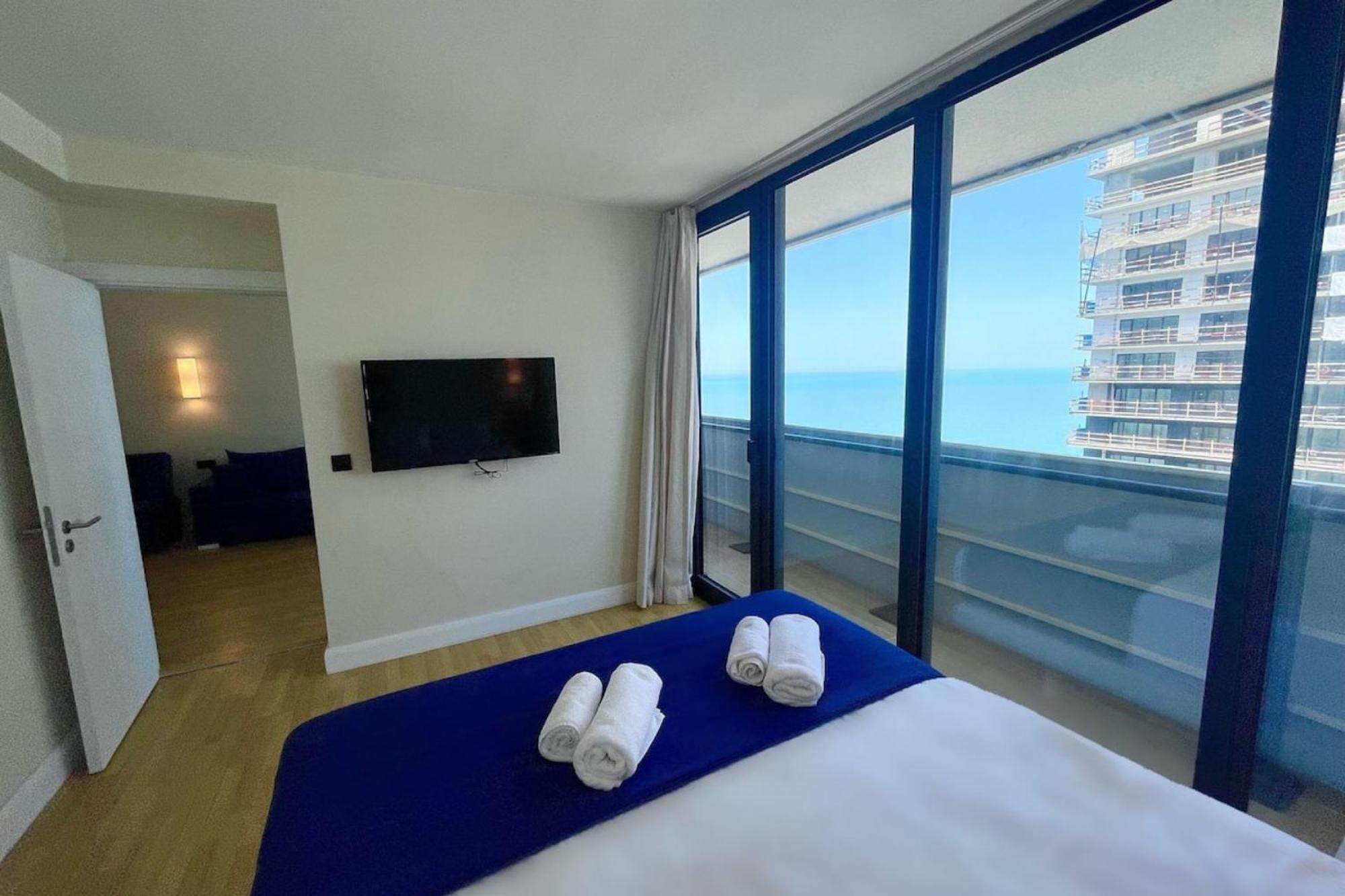 Delux Sea View Aparthotel In Orbi City Batumi Eksteriør billede