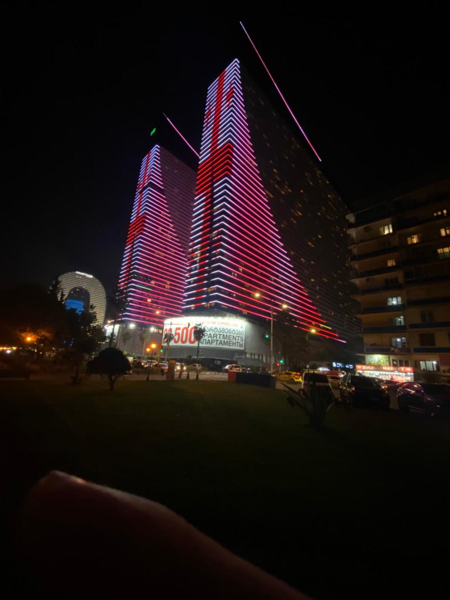 Delux Sea View Aparthotel In Orbi City Batumi Eksteriør billede