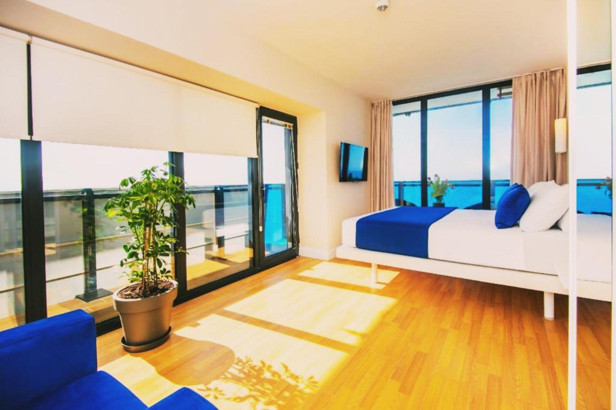 Delux Sea View Aparthotel In Orbi City Batumi Eksteriør billede