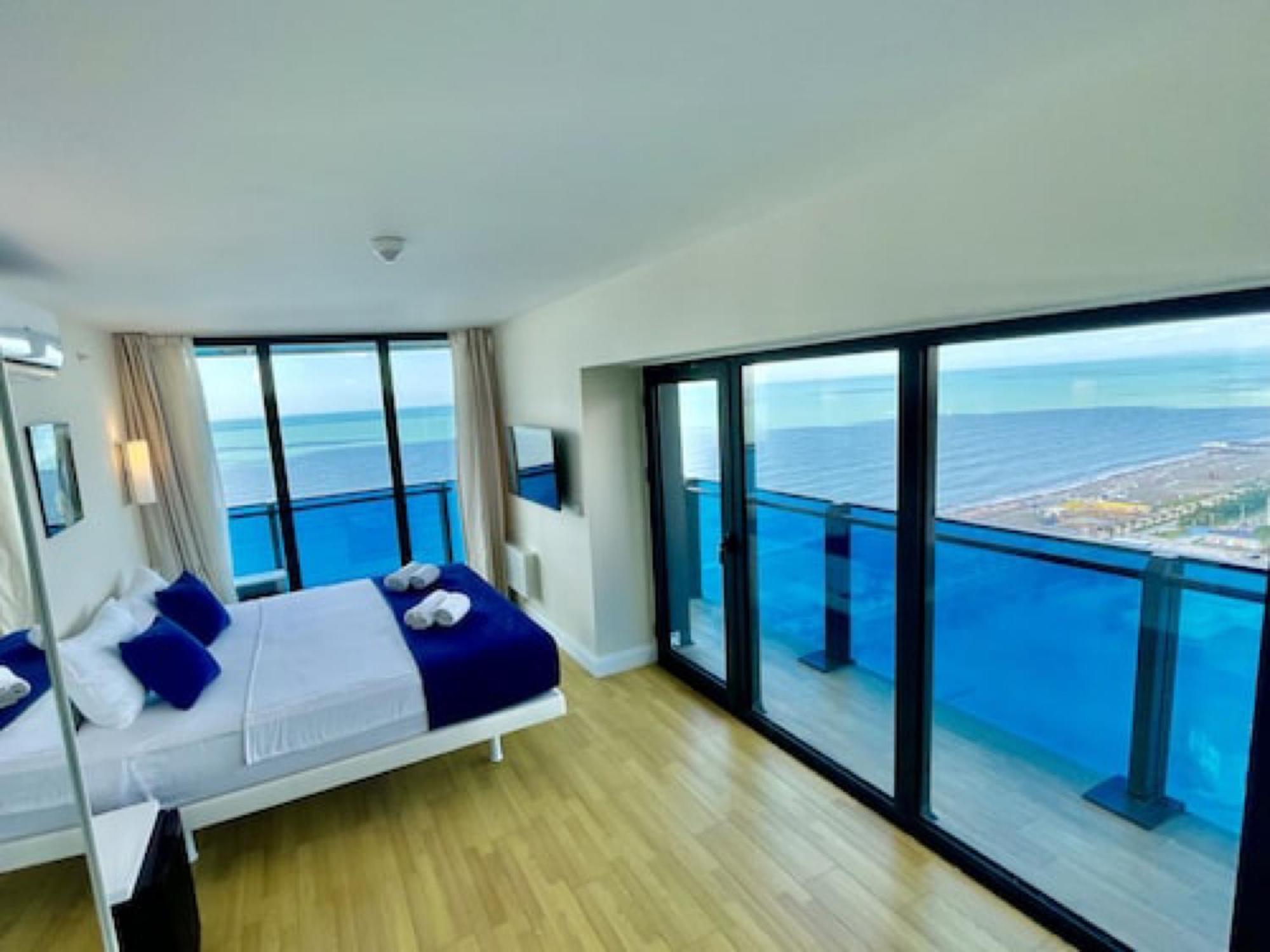 Delux Sea View Aparthotel In Orbi City Batumi Eksteriør billede