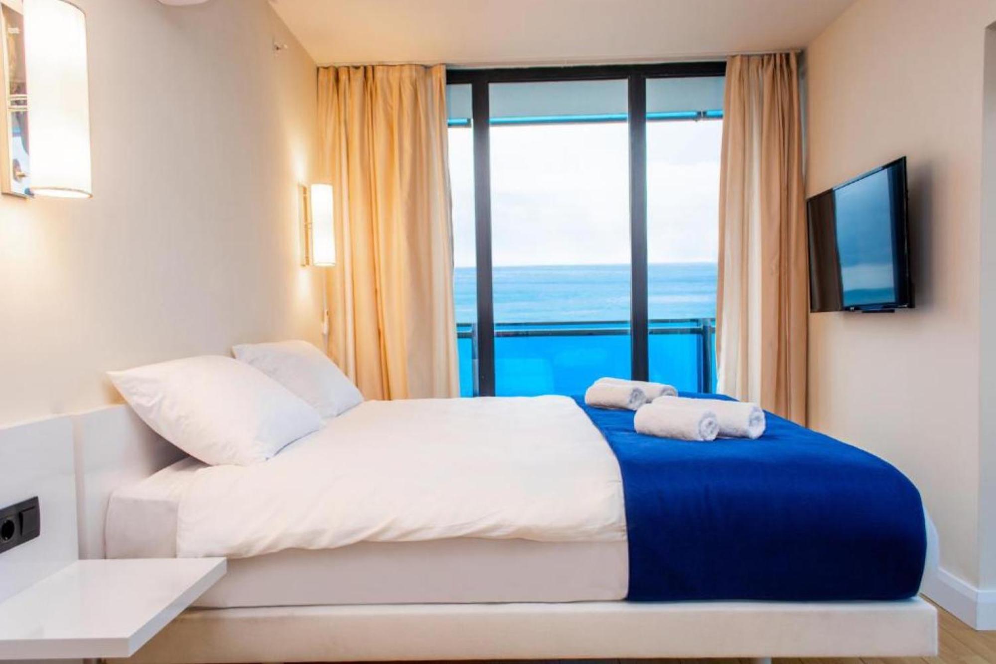 Delux Sea View Aparthotel In Orbi City Batumi Eksteriør billede