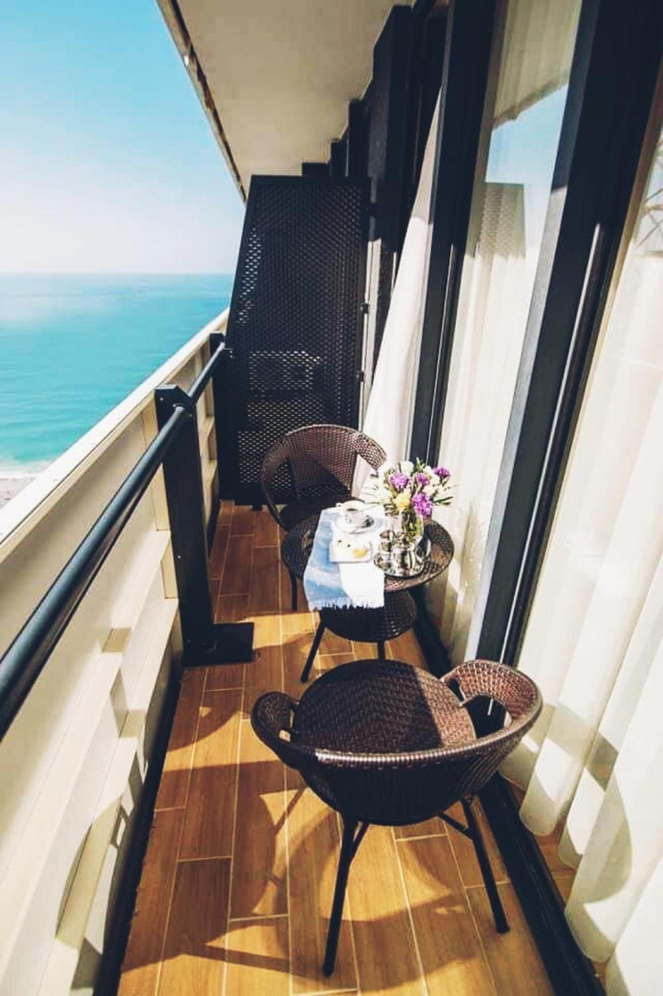 Delux Sea View Aparthotel In Orbi City Batumi Eksteriør billede
