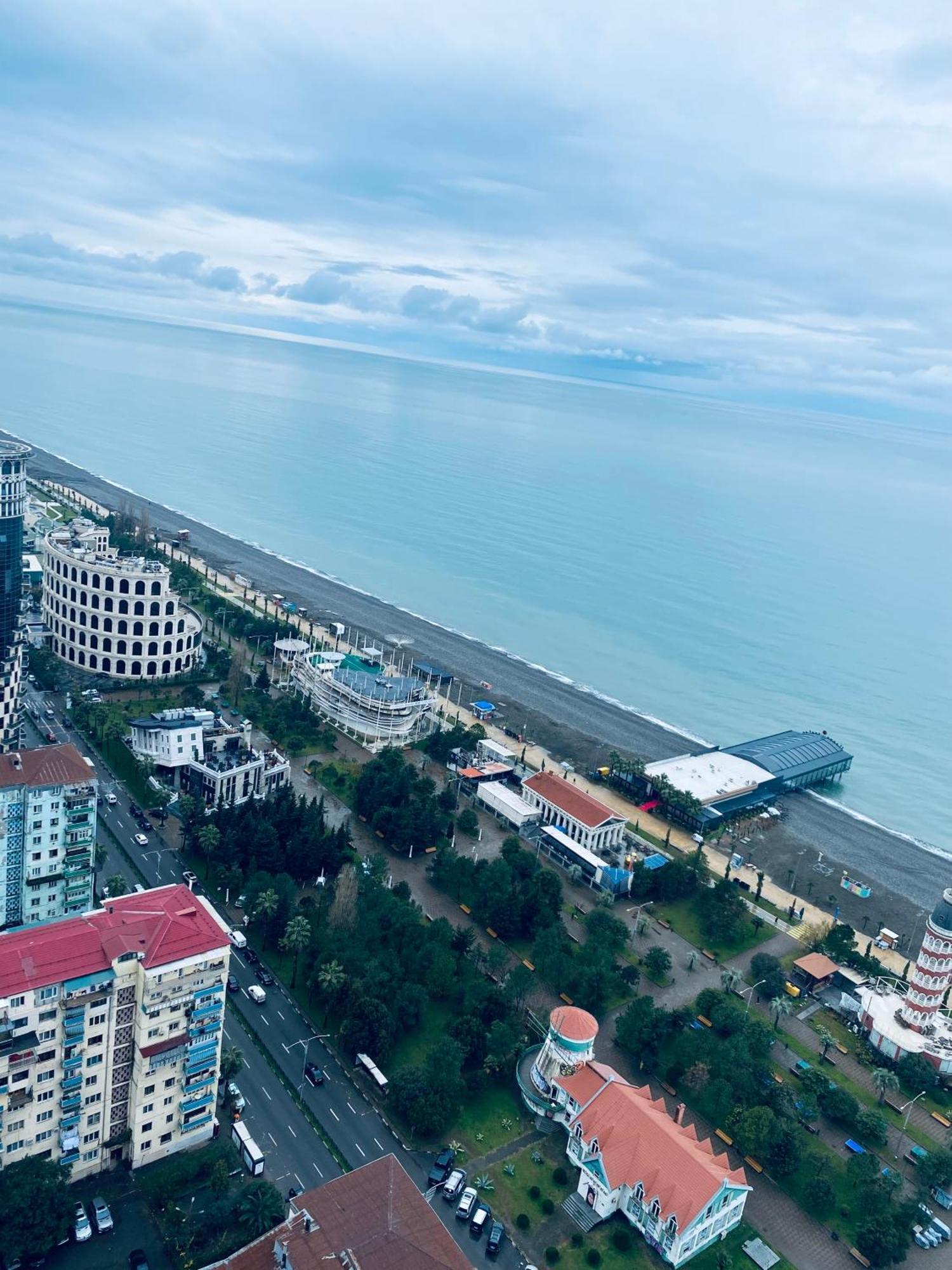 Delux Sea View Aparthotel In Orbi City Batumi Eksteriør billede