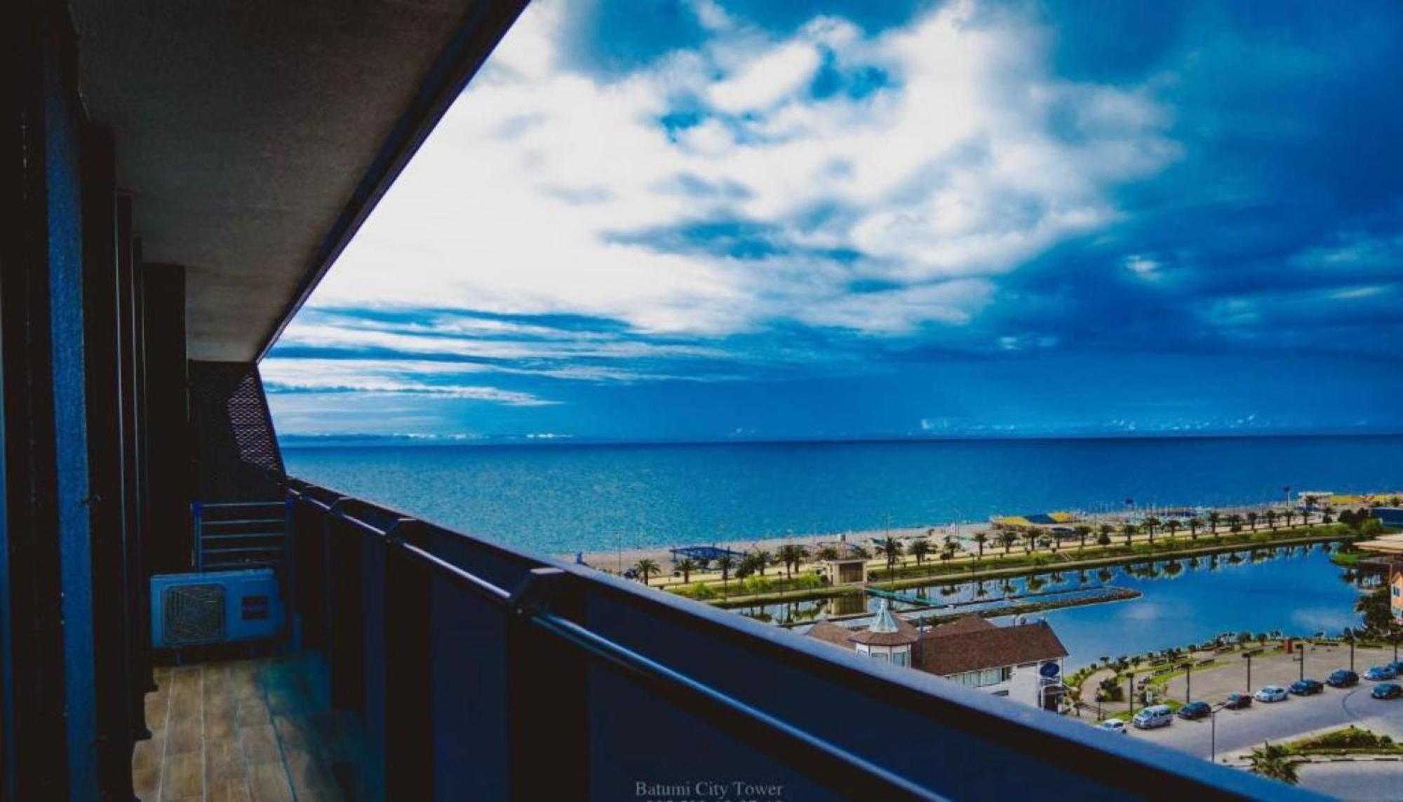 Delux Sea View Aparthotel In Orbi City Batumi Eksteriør billede