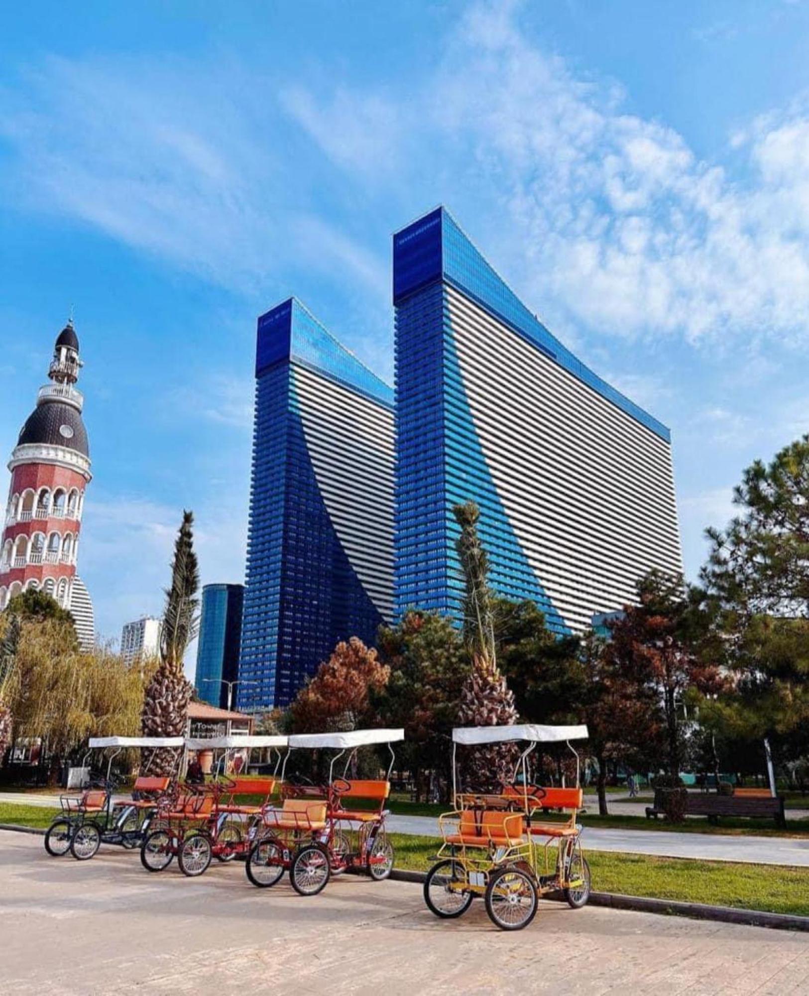 Delux Sea View Aparthotel In Orbi City Batumi Eksteriør billede